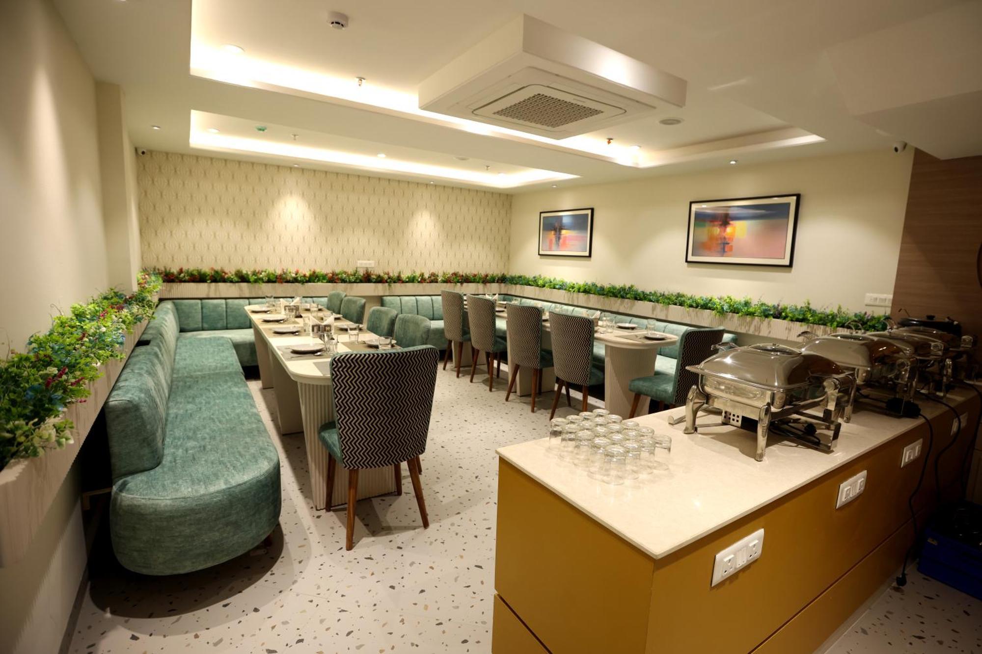 Hiraya Hotels Mohali Екстер'єр фото