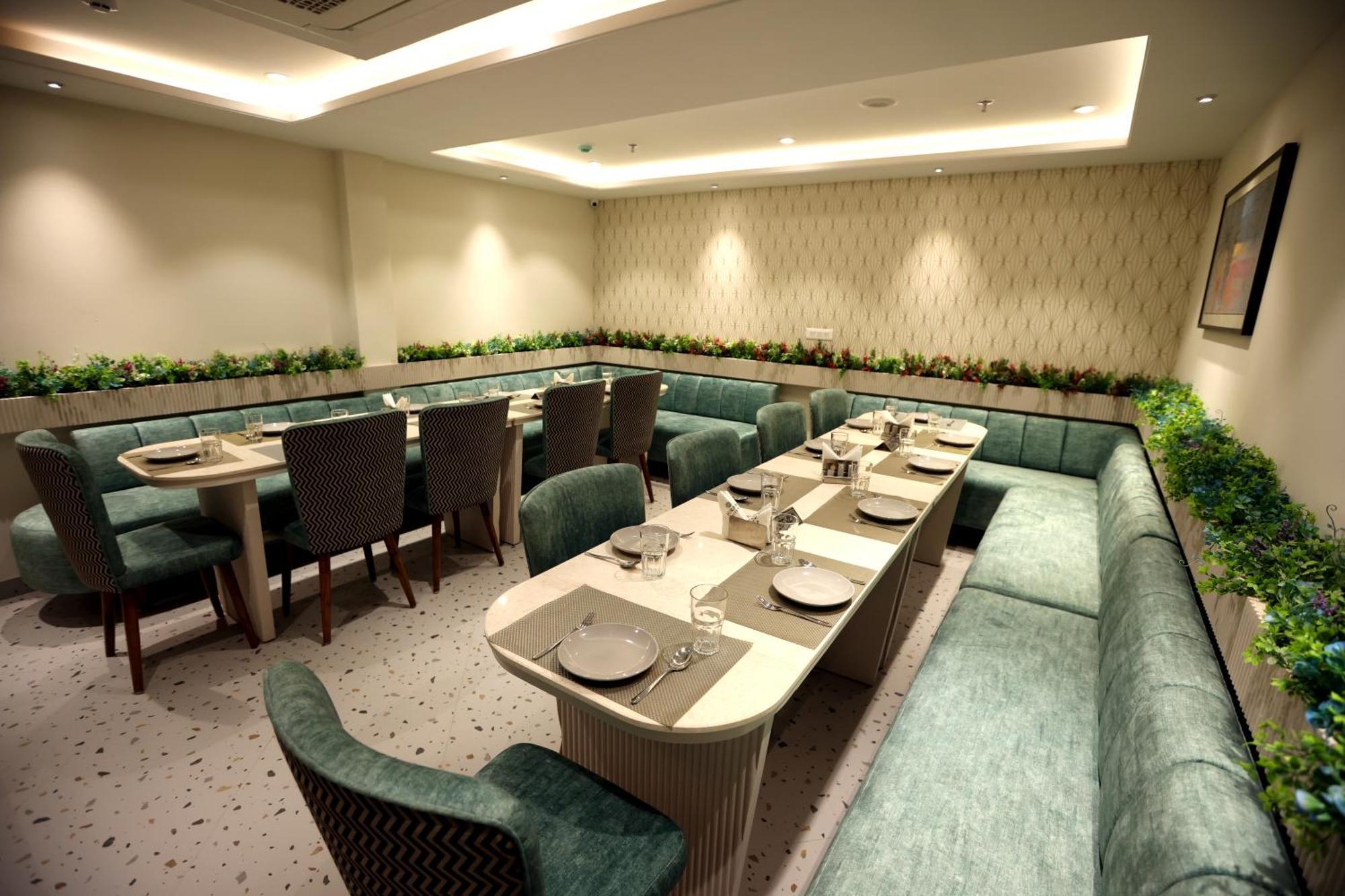 Hiraya Hotels Mohali Екстер'єр фото